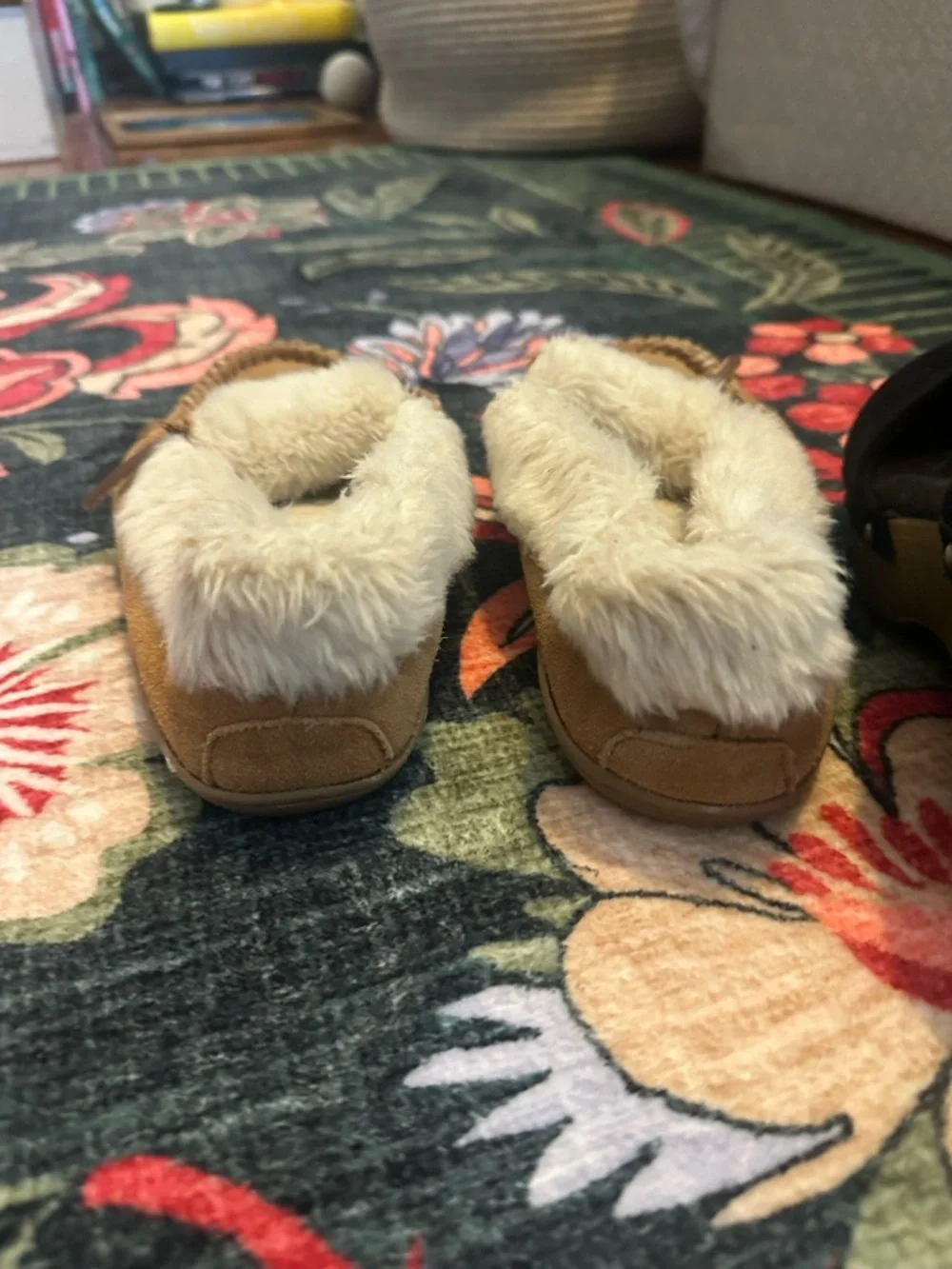 3/$25 Minnetonka Kids Tan Moccasin Slippers with Cream Faux-Fur Lining
